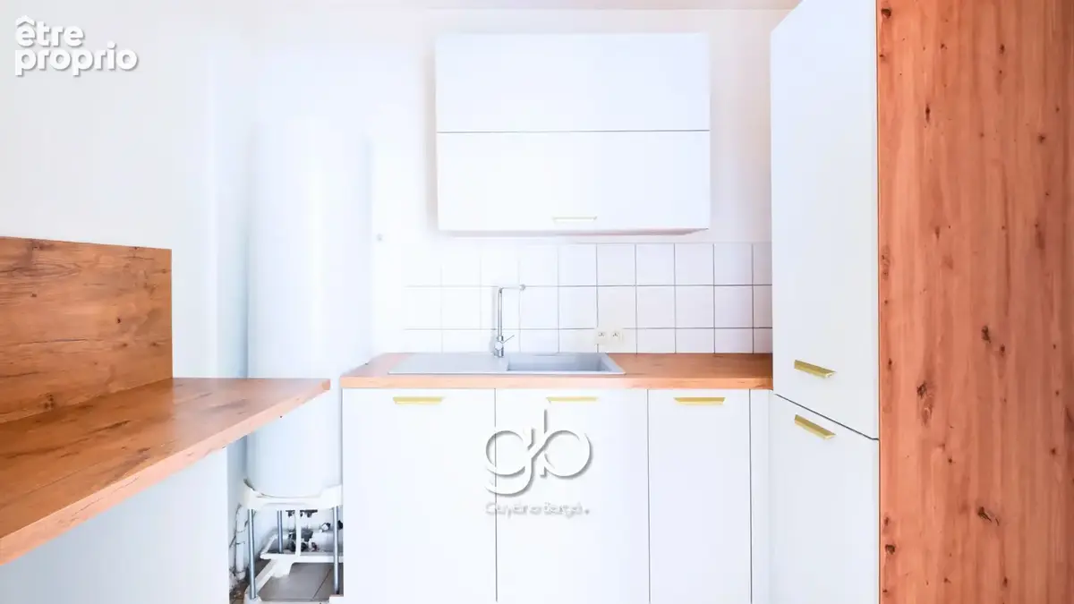 Appartement a vendre sur beziers t3 de 87,75 m2 avec cour privative dans un hôtel particulier au cœur de béziers - photo 4