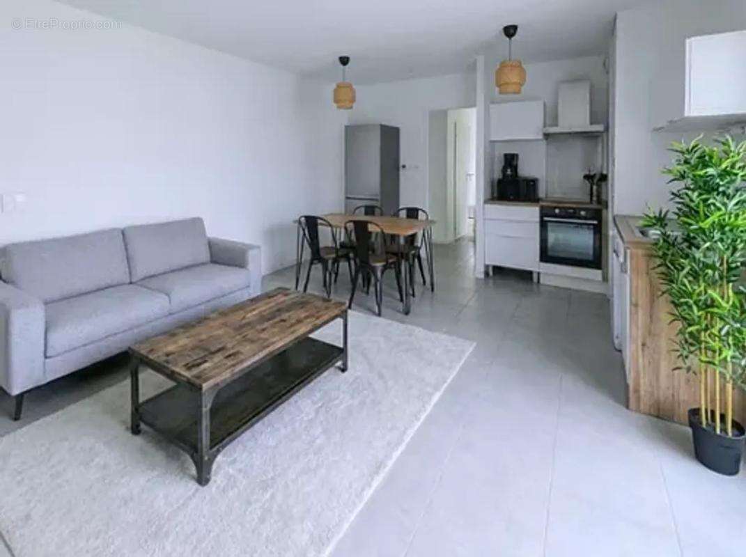 Appartement à PAREMPUYRE