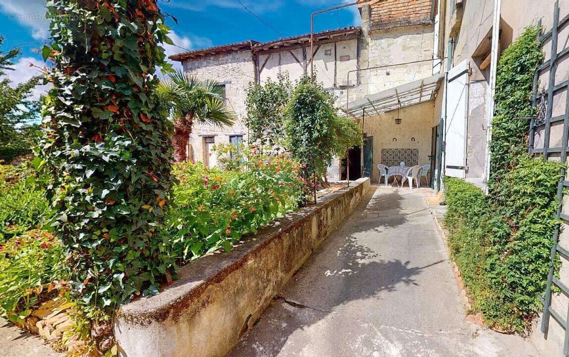 Maison à SAINT-BARTHELEMY-D'AGENAIS