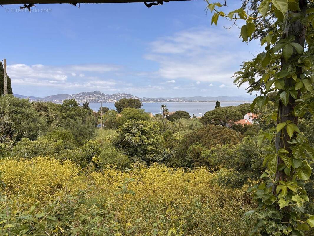 Terrain à HYERES