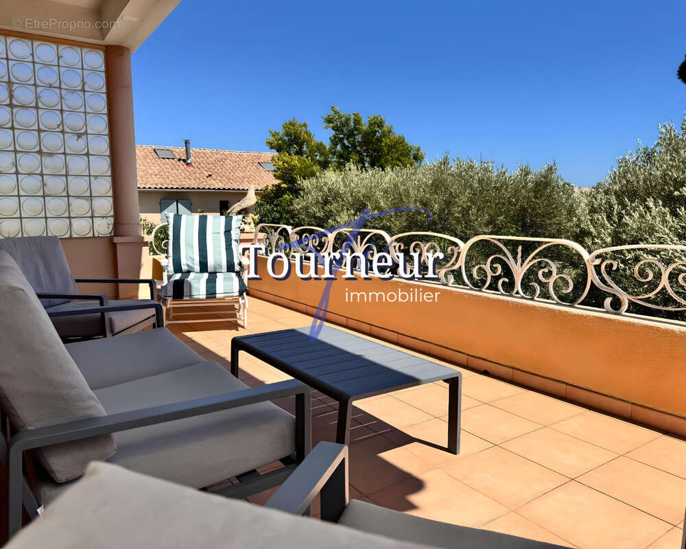 Rare sanary hypercentre villa de 151m2 sur 1288m2 de terrain au calme absolu - photo 3