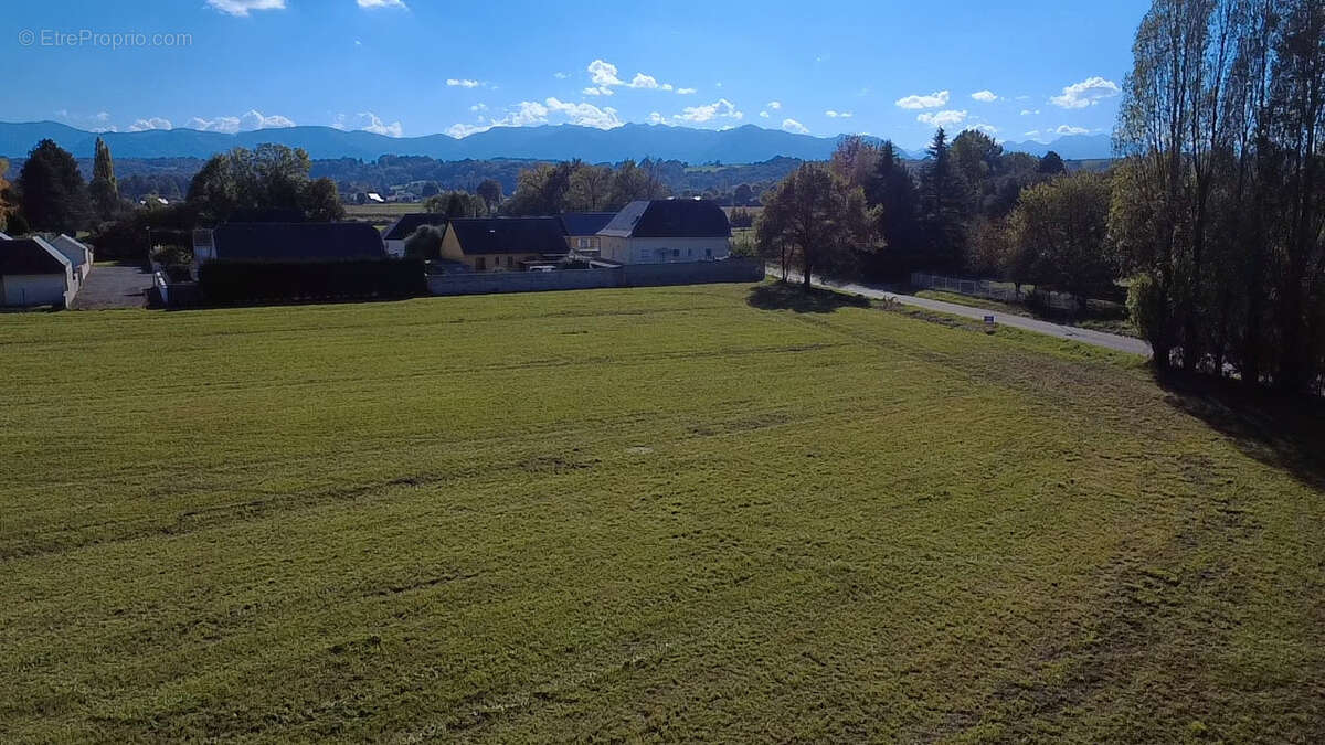 Terrain à LAMARQUE-PONTACQ