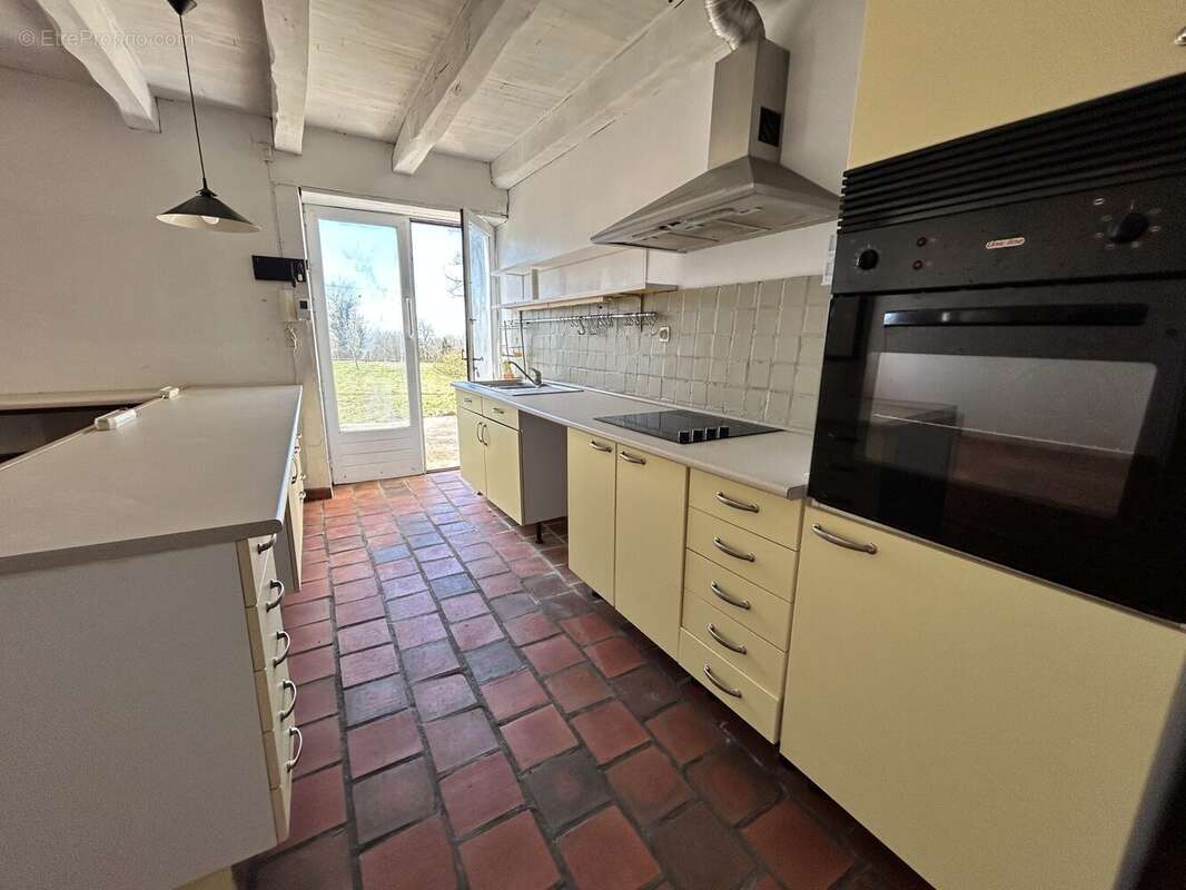 Maison à YVRAC-ET-MALLEYRAND