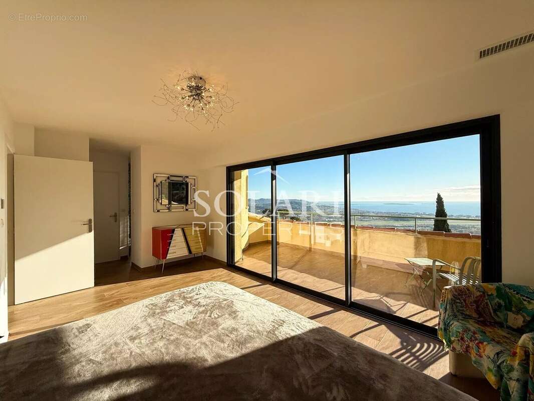 Maison à MANDELIEU-LA-NAPOULE