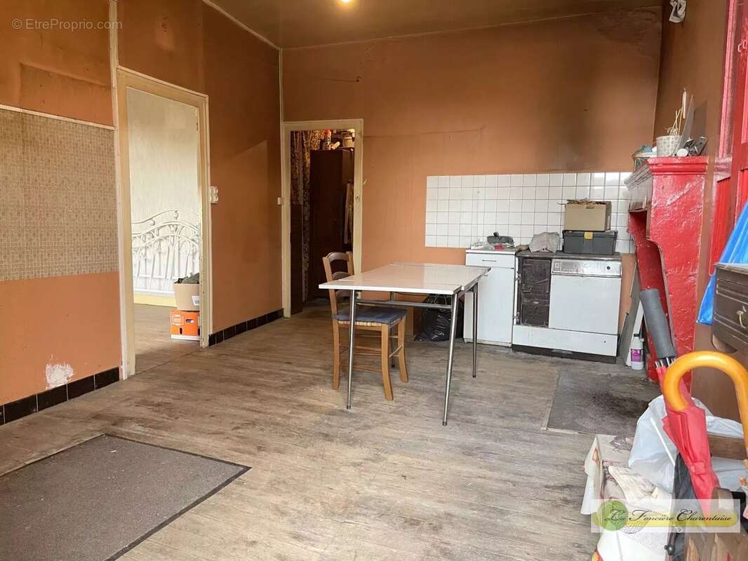 Maison à MARCILLAC-LANVILLE