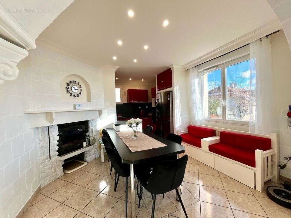 Appartement à VETRAZ-MONTHOUX