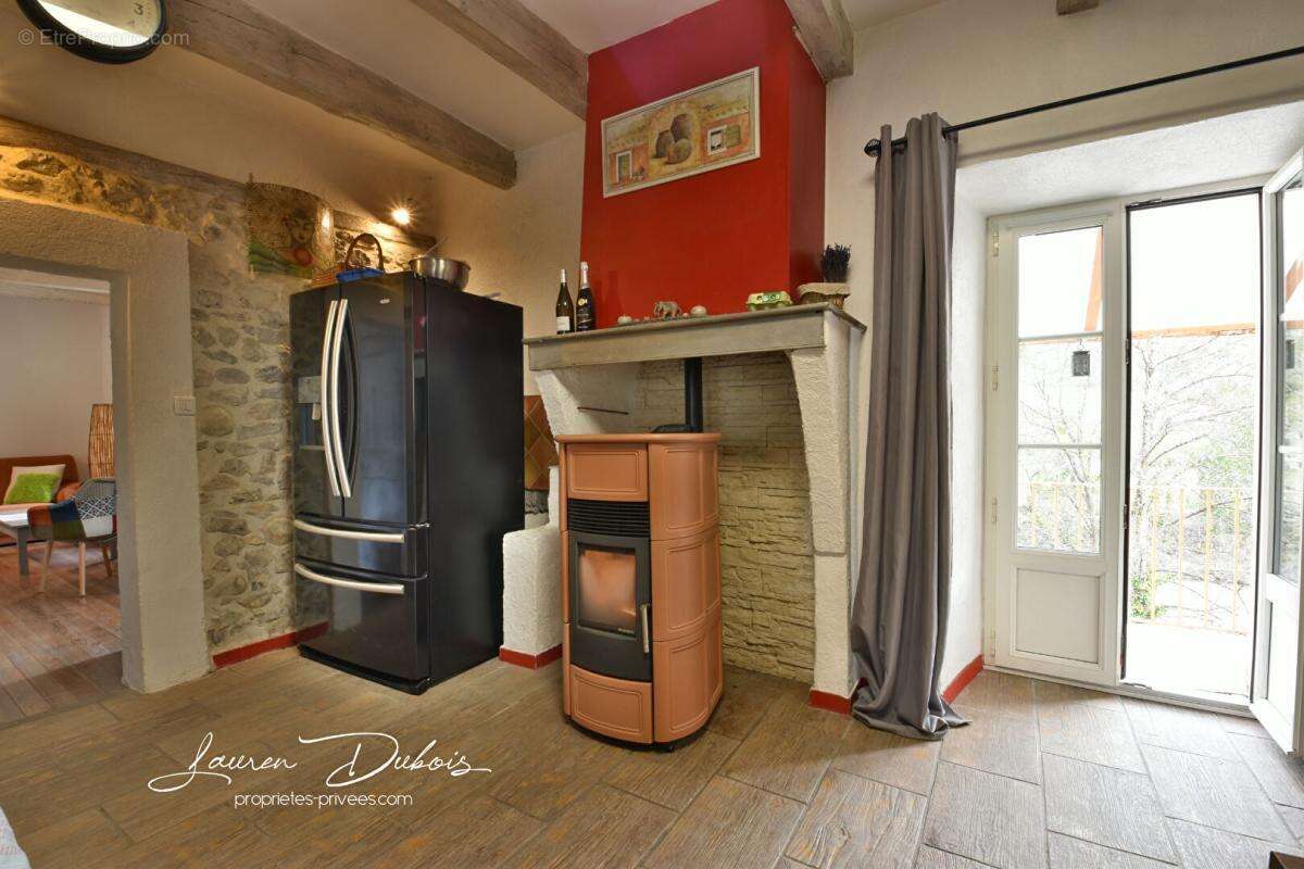 SERRES - Charmante maison de ville de 122 m² avec jardin, garages et dépendances - photo 3