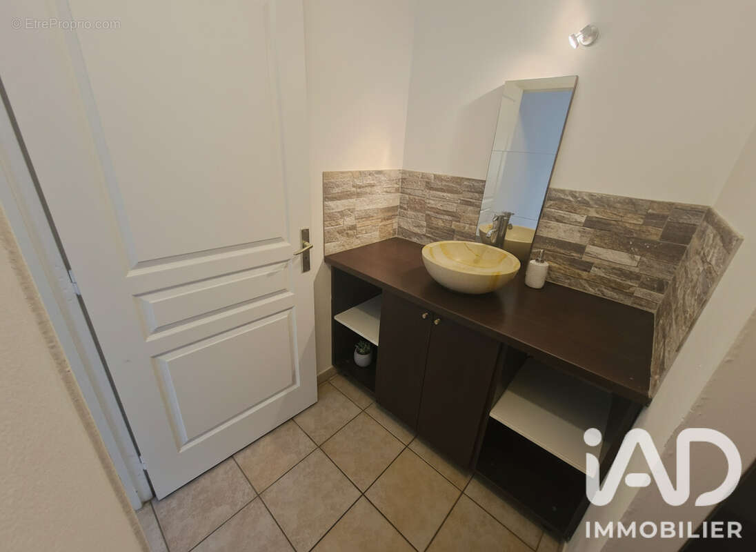 Appartement 42 m² à Saint-Pierre  - photo 5