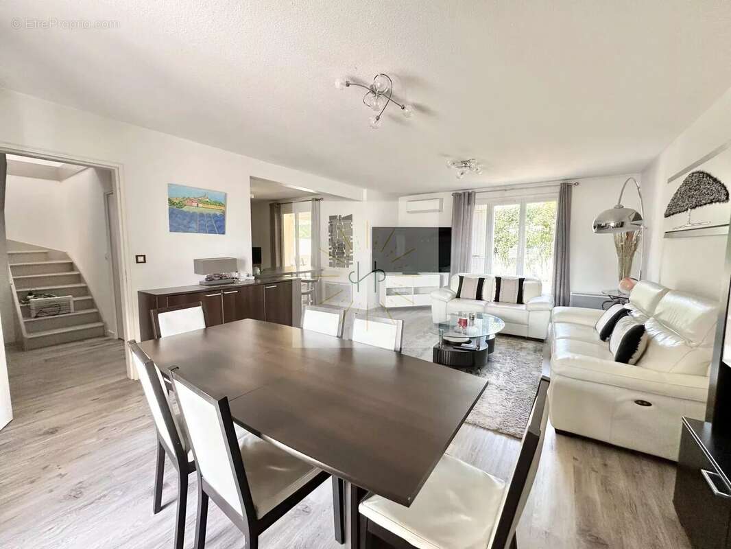 Maison à MONTELIMAR