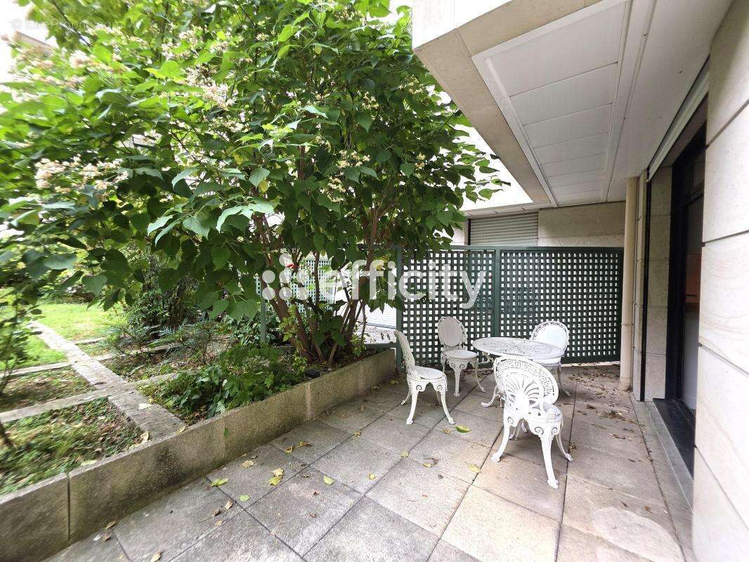 Appartement à NEUILLY-SUR-SEINE