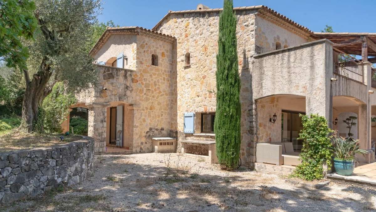 Maison à ROQUEFORT-LES-PINS