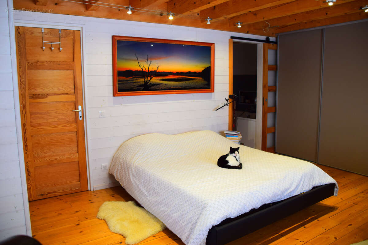 Maison à LE LAC-D&#039;ISSARLES