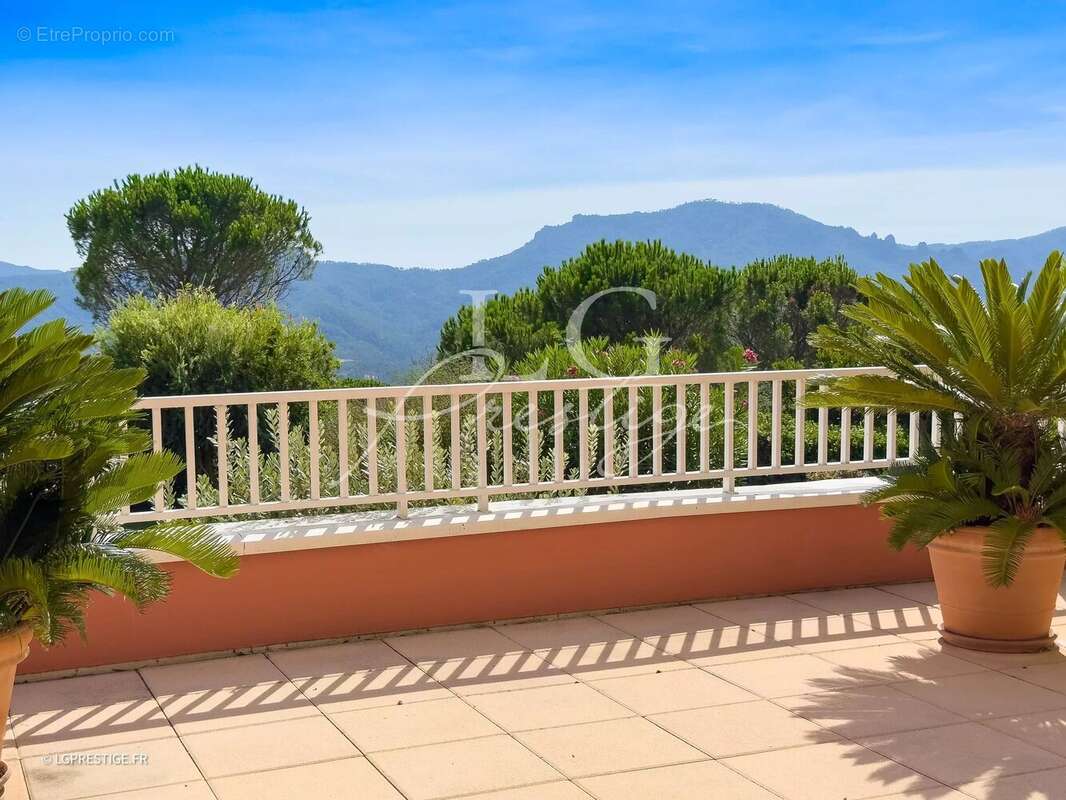 Appartement à MANDELIEU-LA-NAPOULE