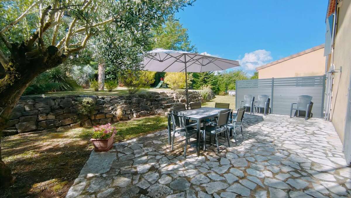 Maison à MONTELIMAR