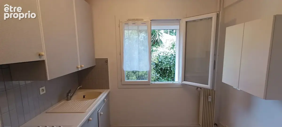 Lumineux F3 avec vue mer - Garage - La Seyne SUD - photo 8