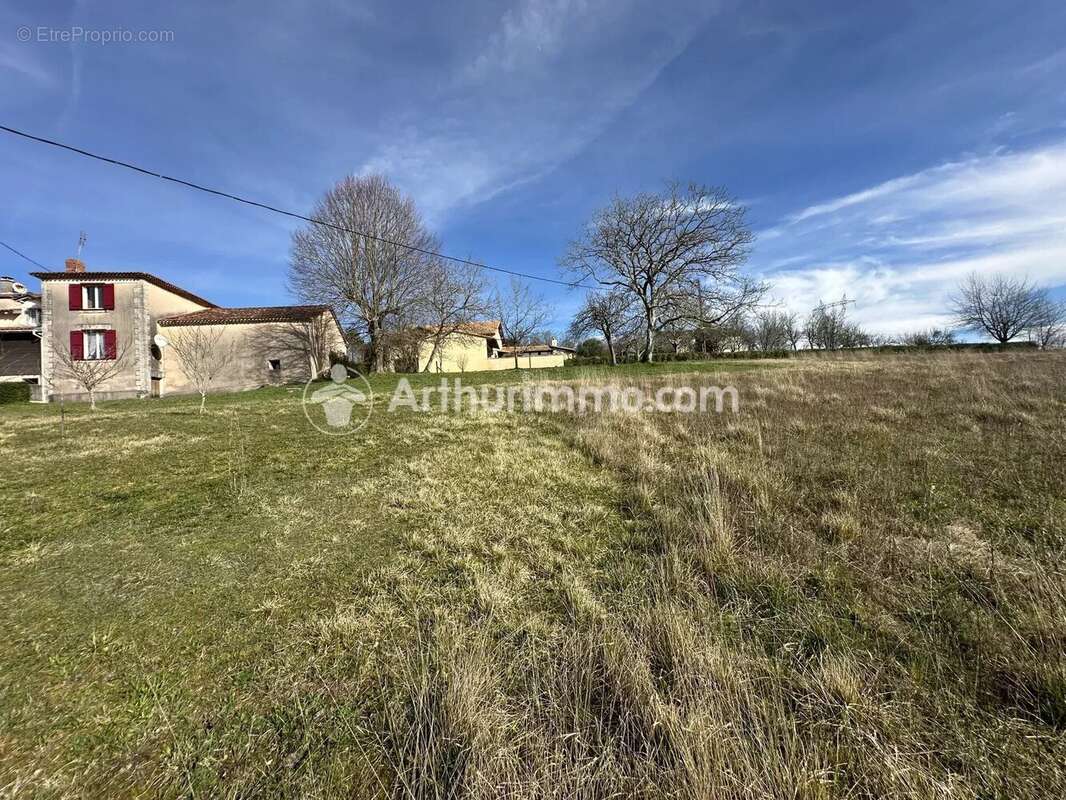 Maison à NEUVIC