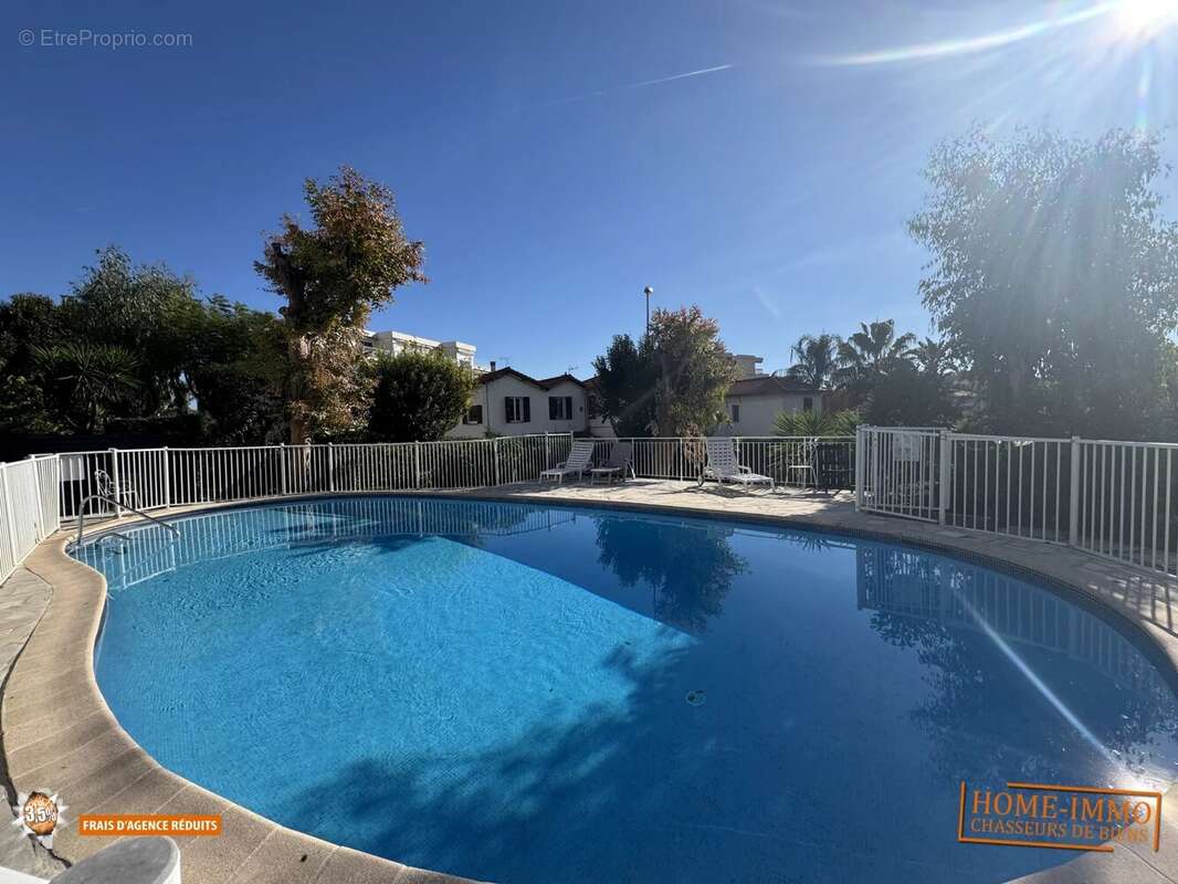 Appartement à SAINT-LAURENT-DU-VAR