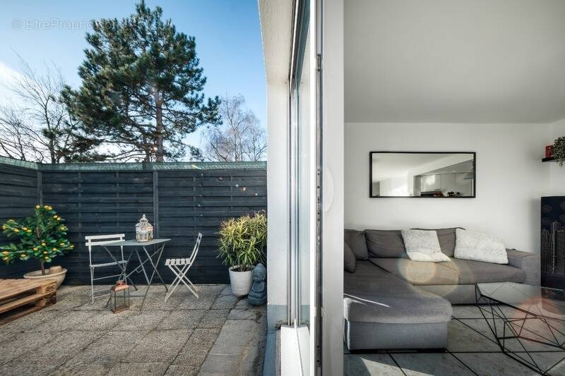 Appartement à LES CLAYES-SOUS-BOIS