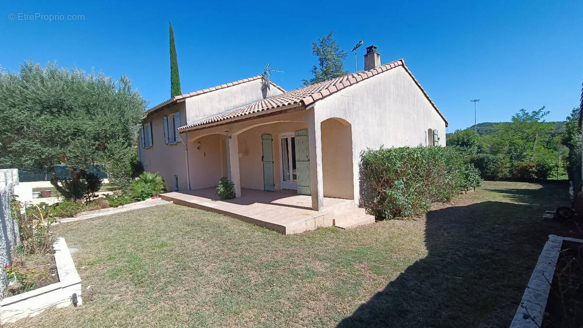 Maison à ROUSSAS