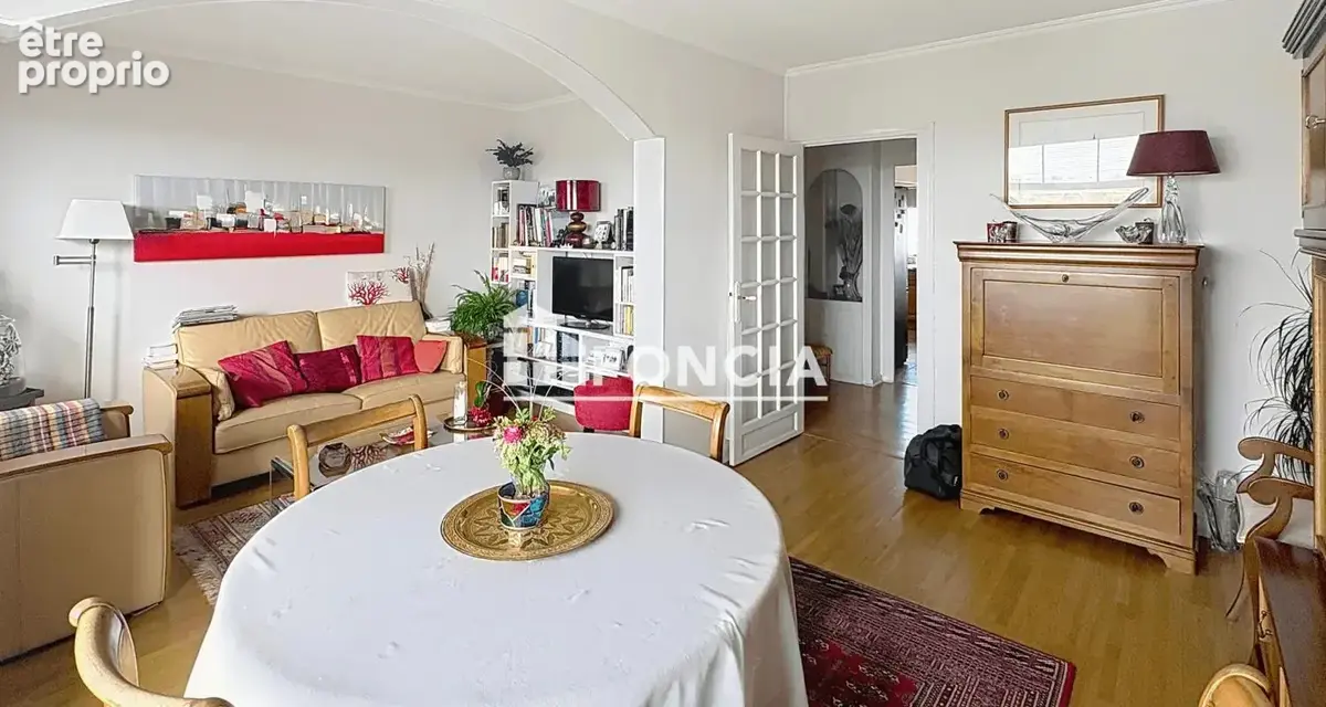 Appartement à FRESNES