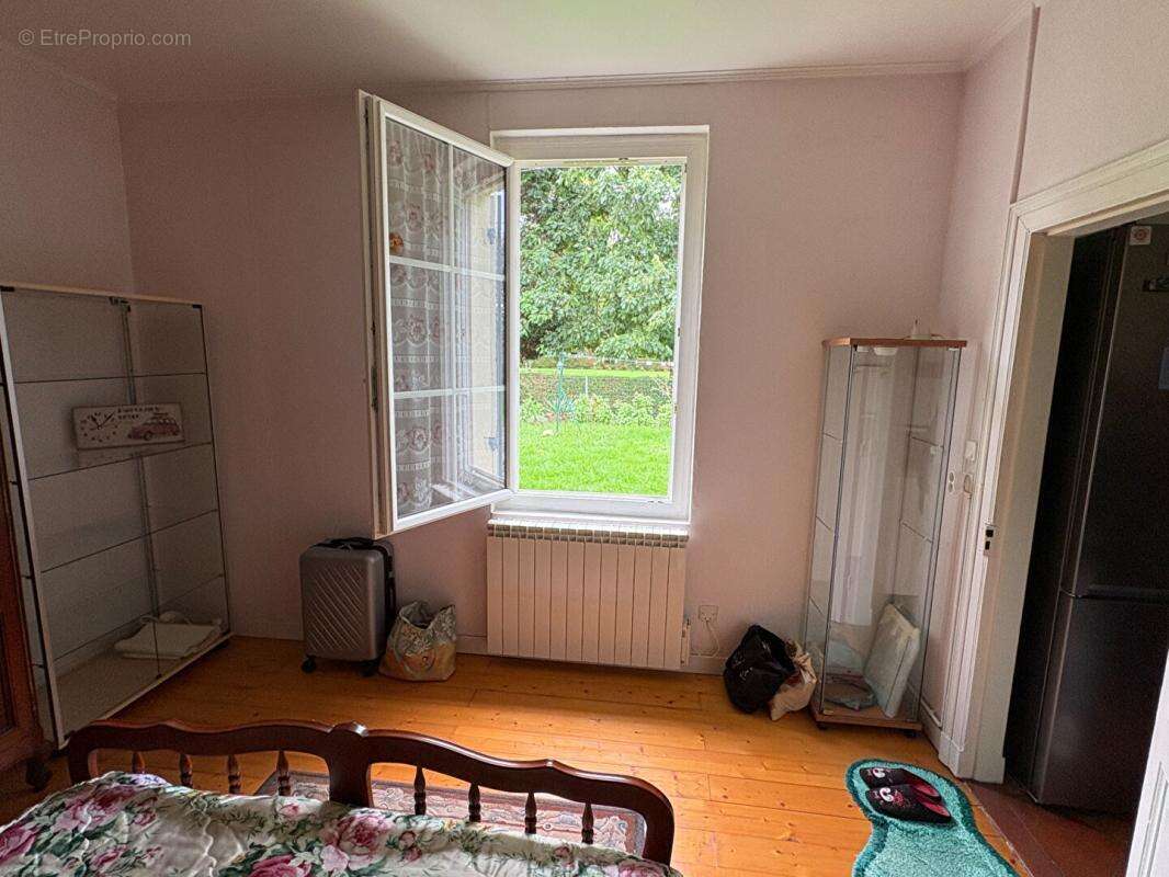 Maison à SAINT-SEURIN-DE-PRATS