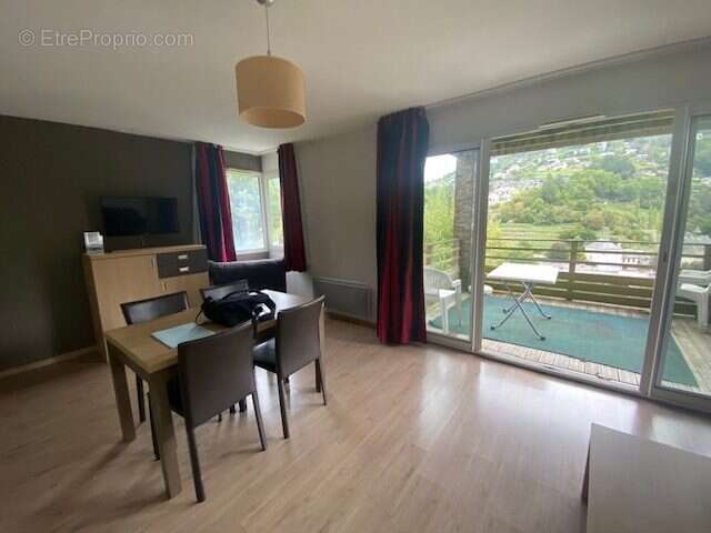 Appartement à ENTRAYGUES-SUR-TRUYERE