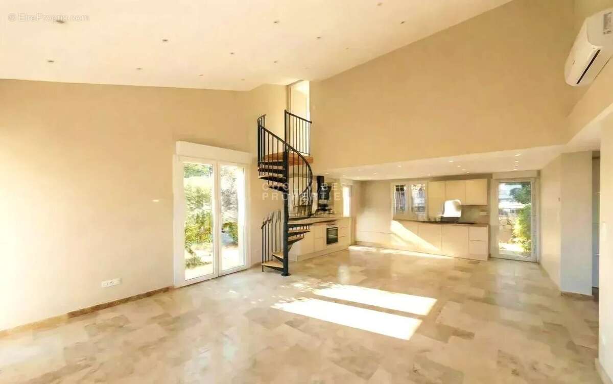 Maison à MOUGINS