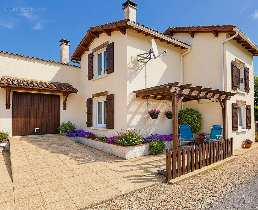 Maison à CHAMPAGNE-MOUTON