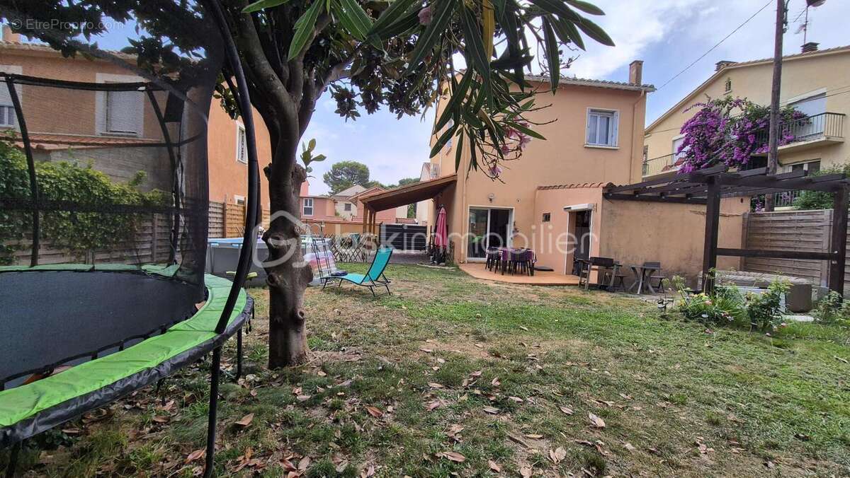 A vendre maison de ville de 129m² trois faces sur terrain de 438m² a elne - centre ville - proche de tous les commerces des ecol - photo 19