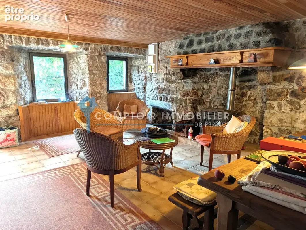 Dépt. 07 - A VENDRE à USCLADES-ET-RIEUTORD - Grande Ferme rénovée de 250 m2 environ - Parcelles 3.466 m2 - photo 23