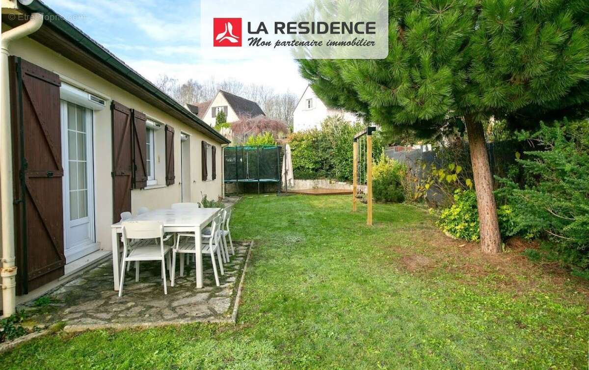 Maison à LES CLAYES-SOUS-BOIS