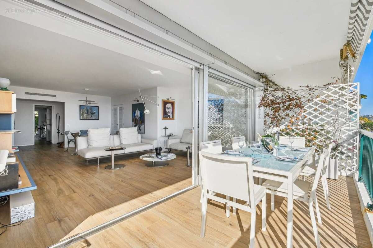 VENDU - CANNES - CROIX DES GARDES - DANS UN ÉCRIN DE BEAUTE   108 m2 élégants, vue époustouflante sur le Palm Beach, Les Iles de - photo 4