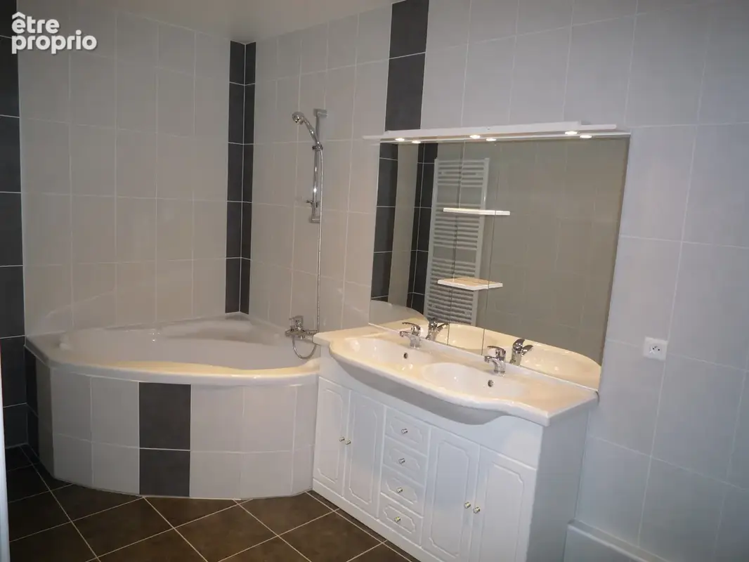 Gérardmer - Centre ville - Appartement 93m2 rez-de-chaussée surélevé avec terrasse privative et petit jardin - photo 9