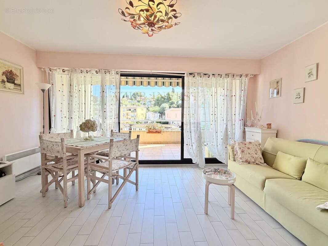 Appartement à ROQUEBRUNE-CAP-MARTIN