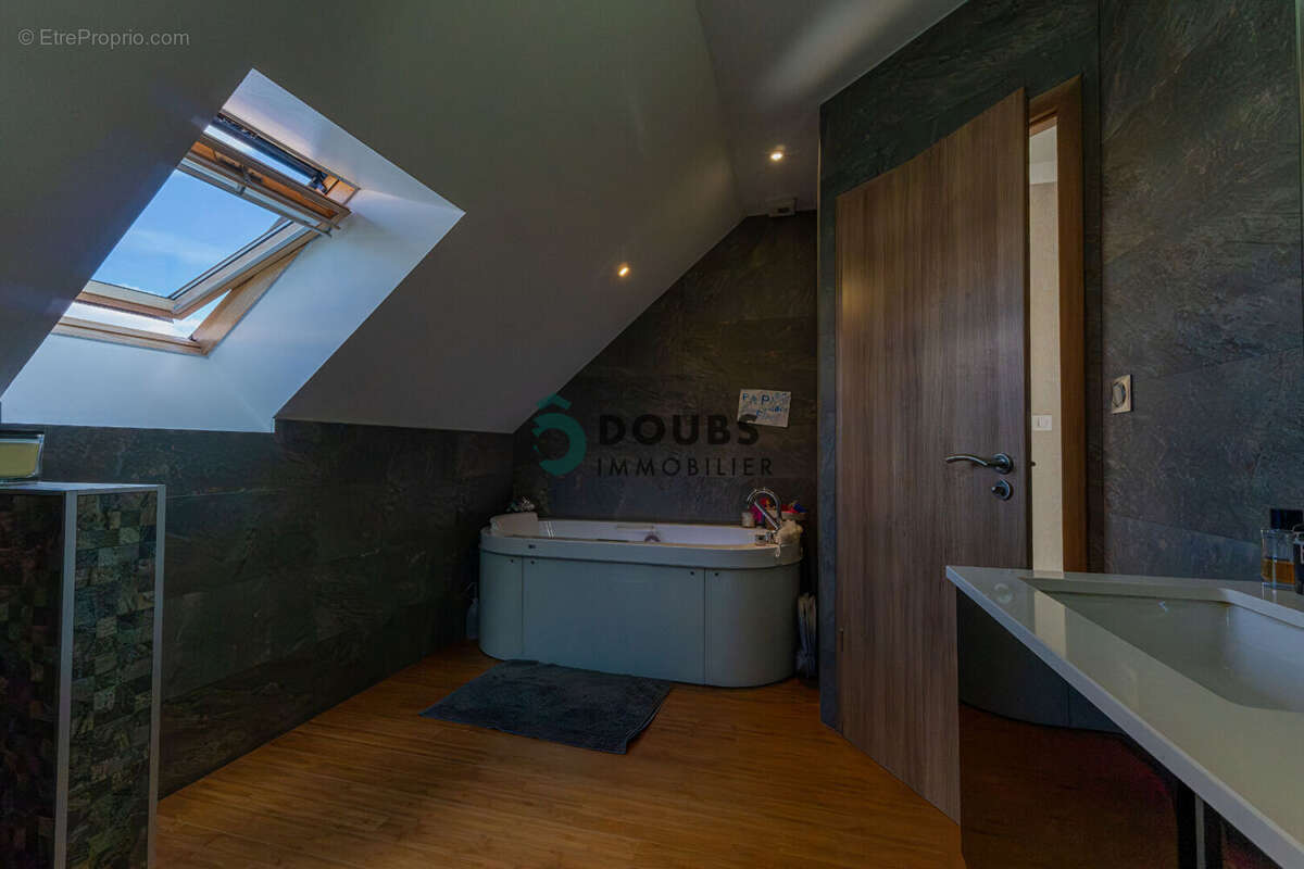 Maison située au Bélieu - photo 11