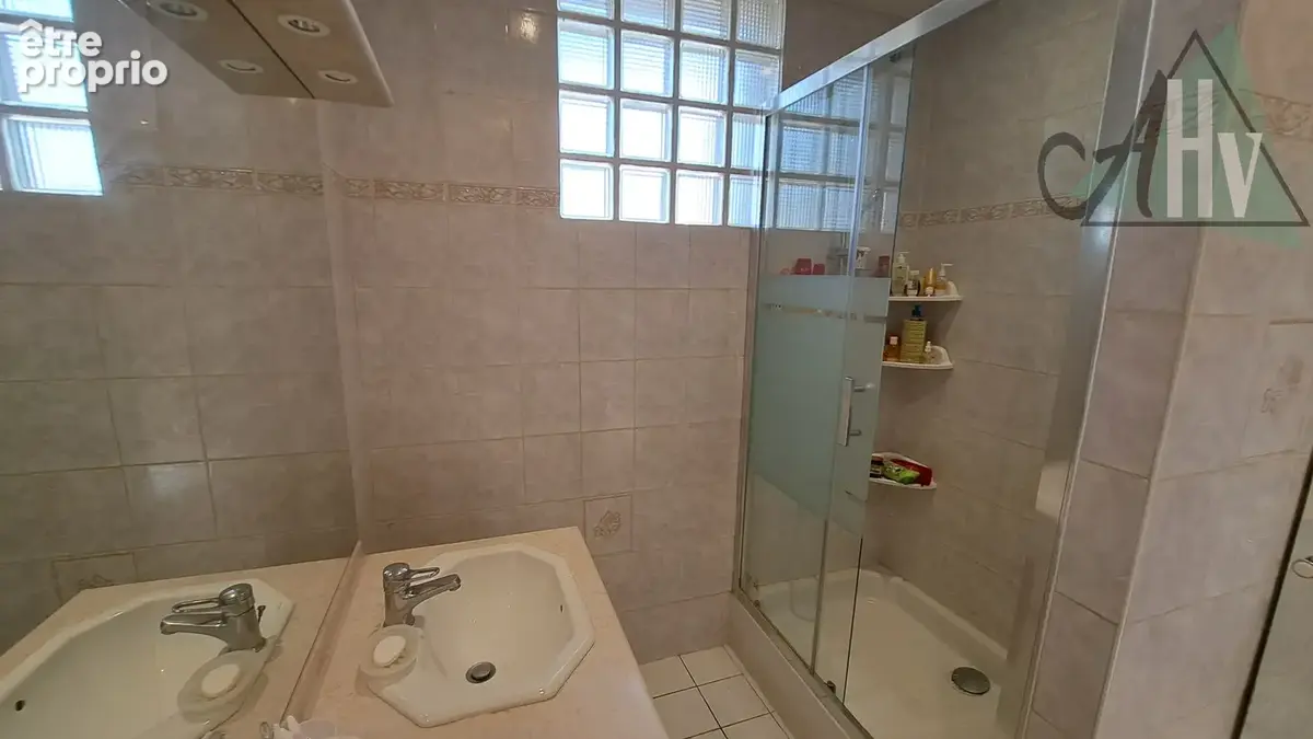 COURLON (89) - Belle maison de charme de 245 m2 avec 4 chambres, grande grange et dépendances. - photo 12