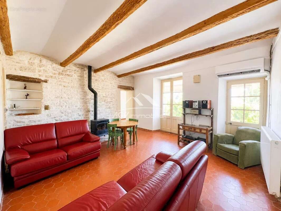 Appartement à VEZENOBRES