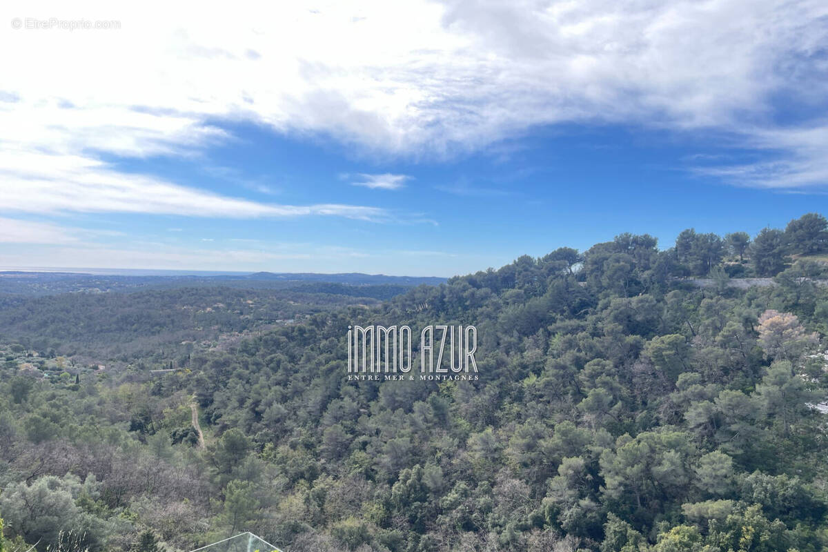 Appartement à TOURRETTES-SUR-LOUP