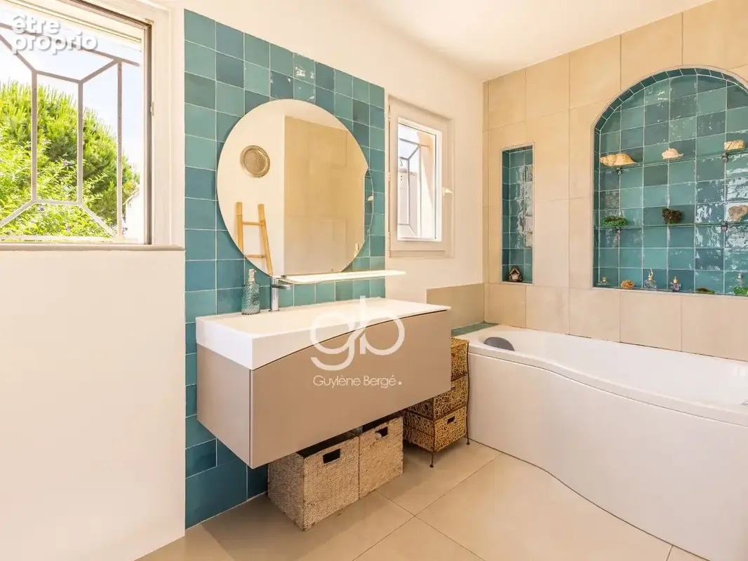 Villa PMR 4 chambres - Vue dégagée, piscine, jacuzzi - photo 9