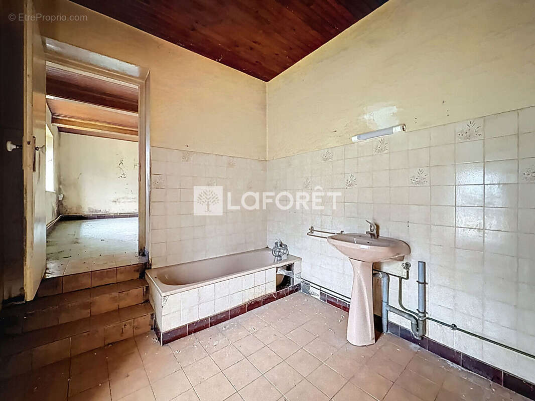 Maison à SAINT-ETIENNE-SUR-CHALARONNE