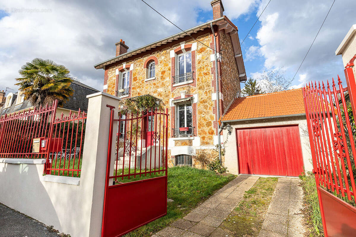 Maison à VERRIERES-LE-BUISSON