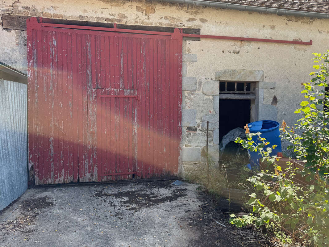Auv 1227 : Maison de bourg à rénover, jardin, garages et grange - photo 99