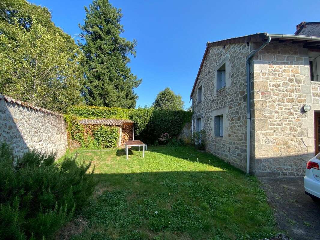 Maison à PEYRAT-LE-CHATEAU