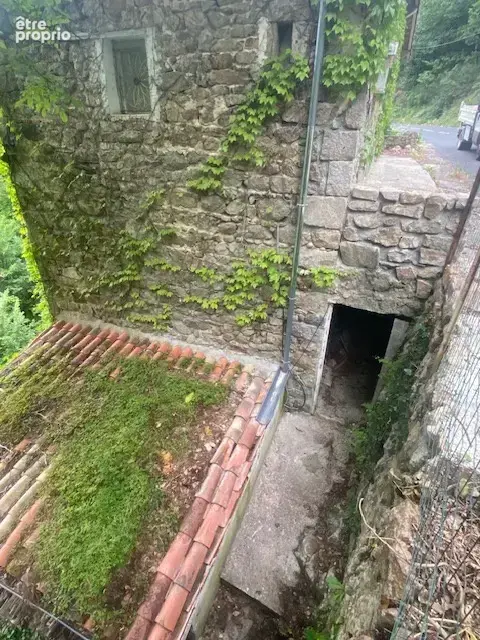 Maison et jardin en bordure de rivière - à rafraîchir - bon toit - photo 2