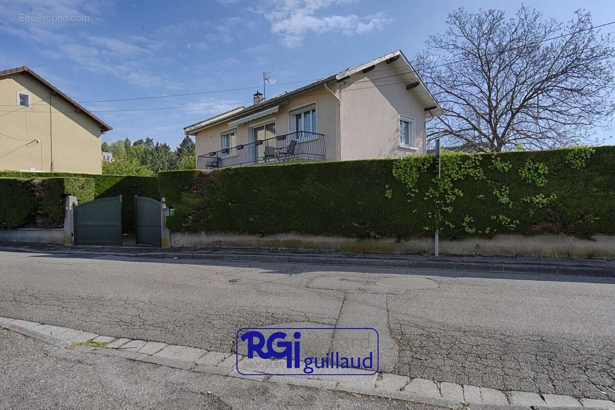 Maison à LA TOUR-DU-PIN