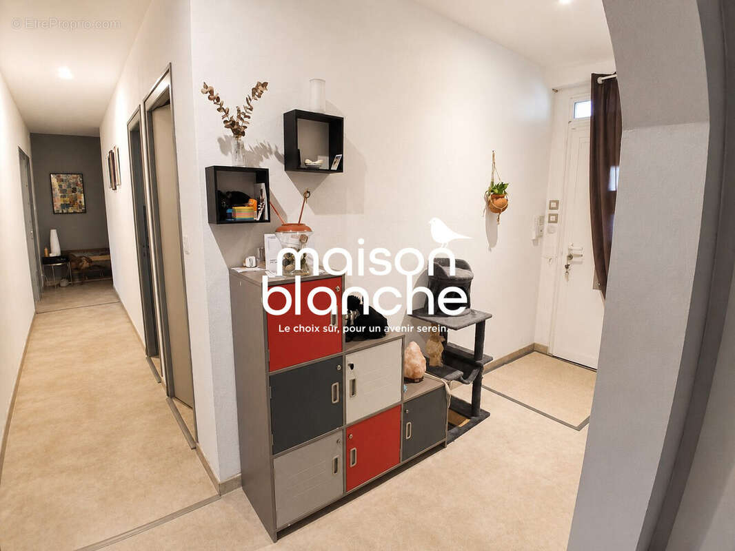 Maison 239 m² à Secondigny  - photo 2
