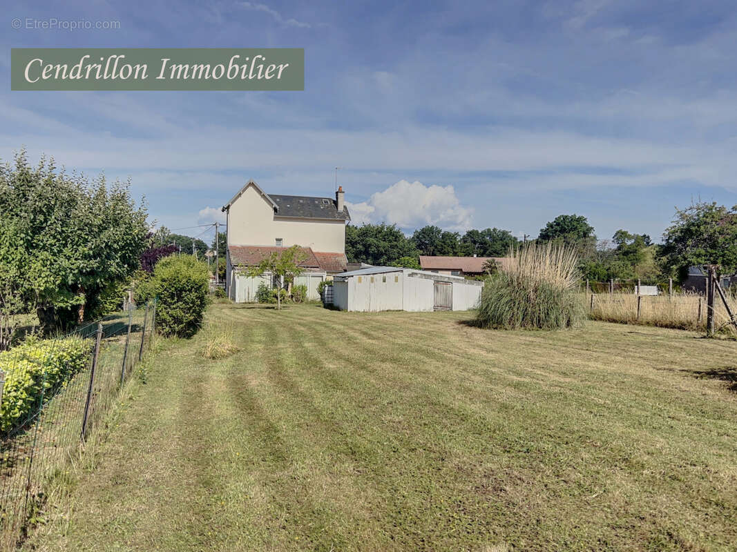 Charmante maison indépendante sur une parcelle de 1203 m2 Venez découvrir cette belle maison indépendante offr - photo 10