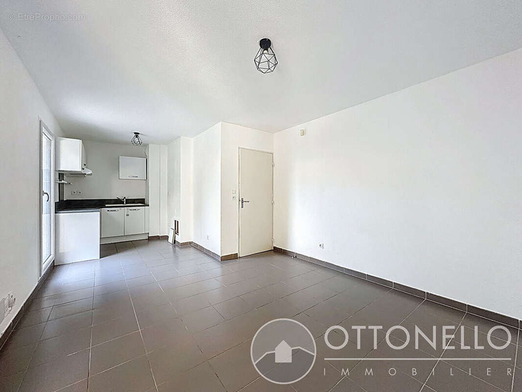 Appartement à ROQUEBRUNE-SUR-ARGENS