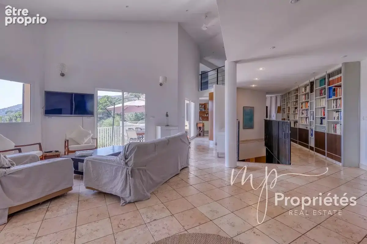 A VENDRE Maison  Rayol Canadel sur Mer. Propriété 300m² vue mer piscine proche plage - photo 7