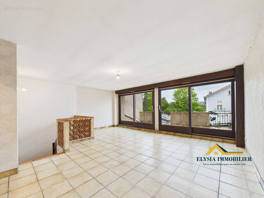 Maison à BAYONVILLE-SUR-MAD